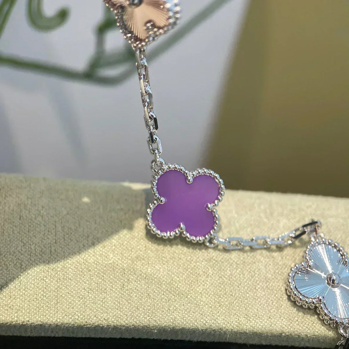 [Kaelin Vow] CLOVER 5 MOTIF VIOLET BRACELET COLLECTION
