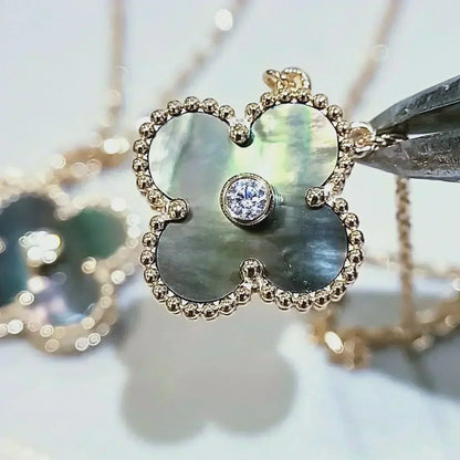 [Kaelin Vow]CLOVER 15MM DIAMOND AND MOTHER-OF-GREY NECKLACE