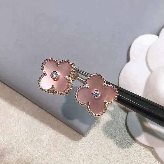 [Kaelin Vow]CLOVER MEDIUM 1 MOTIFS  PINK MOP DIAMOND EARRINGS