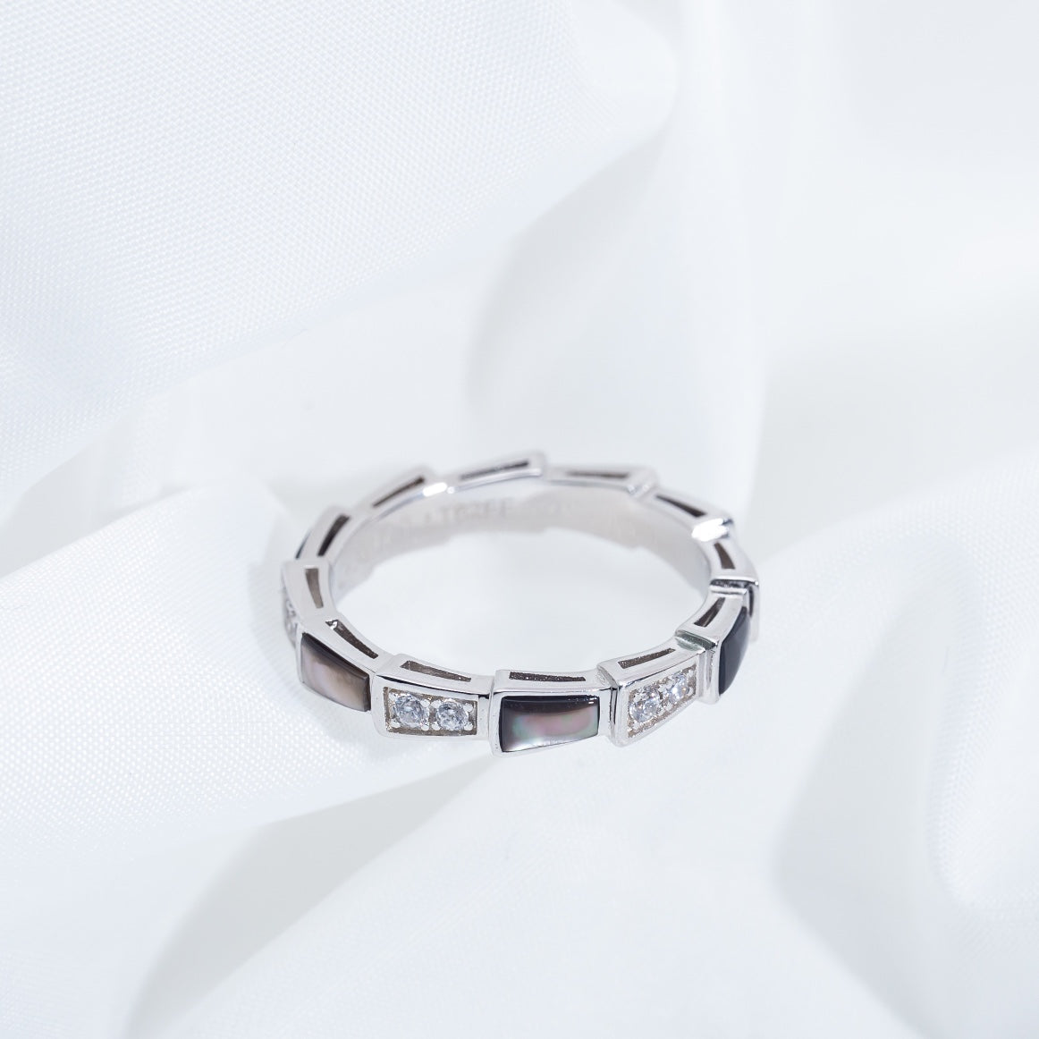 [Kaelin Vow]SERPENTI RING SILBER DIAMANT SCHWARZ PERLMUTT 3MM