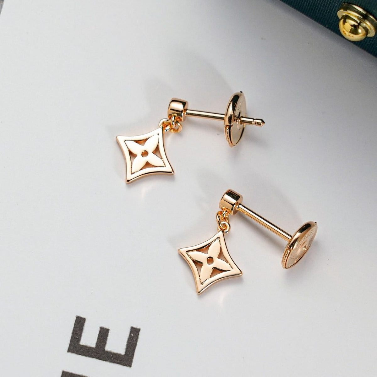 [Kaelin Vow]STAR EARRINGS GOLD