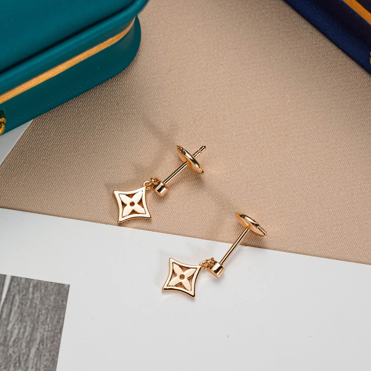[Kaelin Vow]STAR EARRINGS GOLD