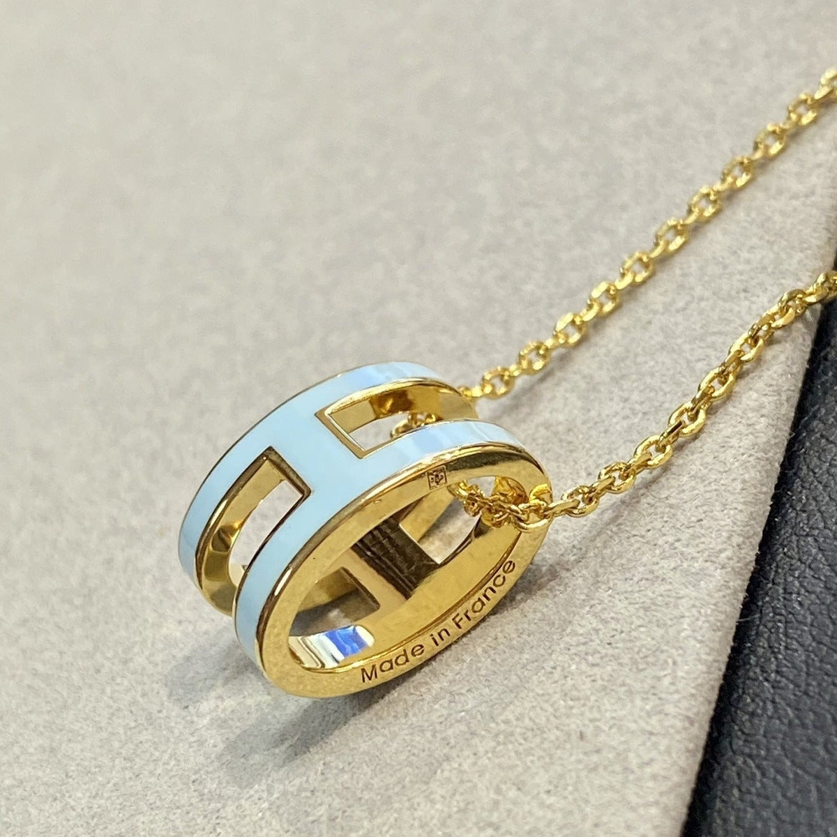 [Kaelin Vow]POP H LIGHT BLUE NECKLACE