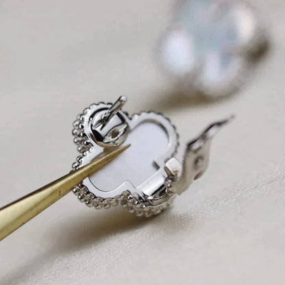 [Kaelin Vow]CLOVER MEDIUM 1 MOTIFS  WHITE MOP EARRINGS SILVER
