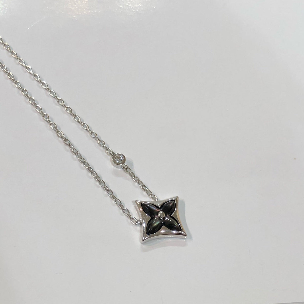 [Kaelin Vow]STAR BLACK MOP NECKLACE