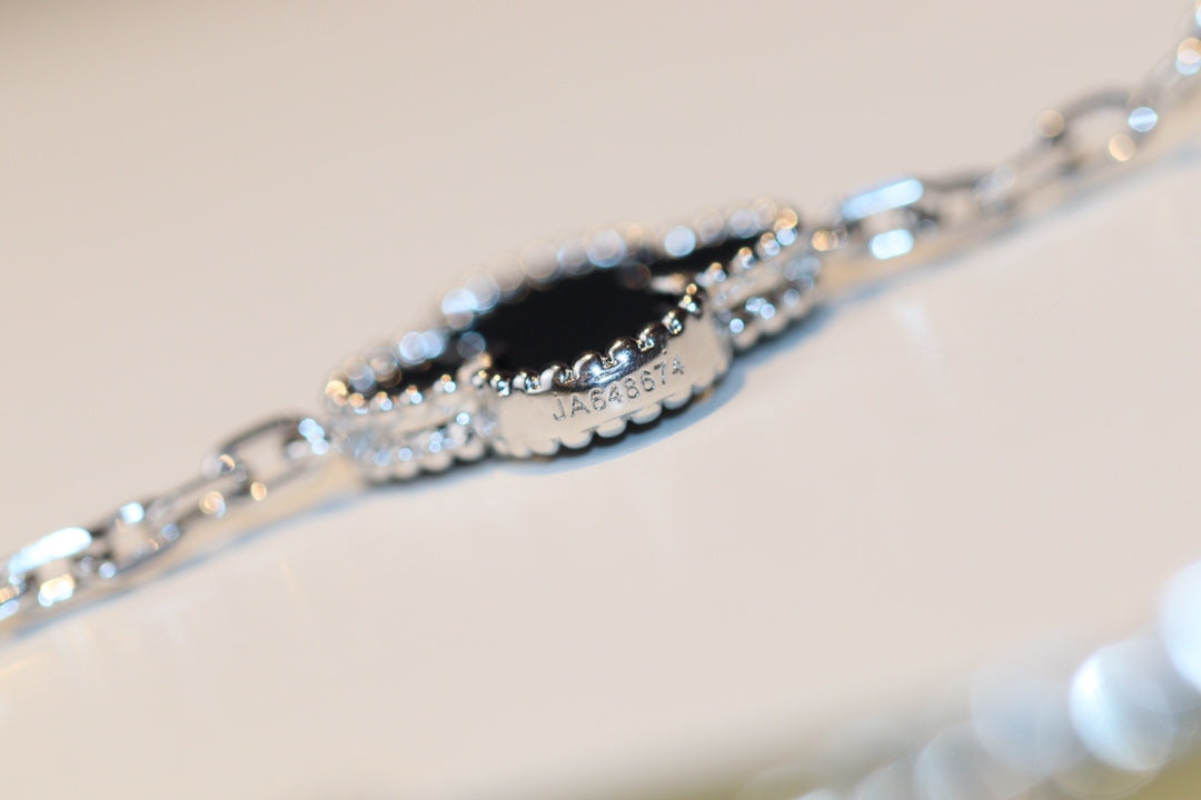 [Kaelin Vow]CLOVER 20 MOTIFS ONYX DIAMOND SILVER