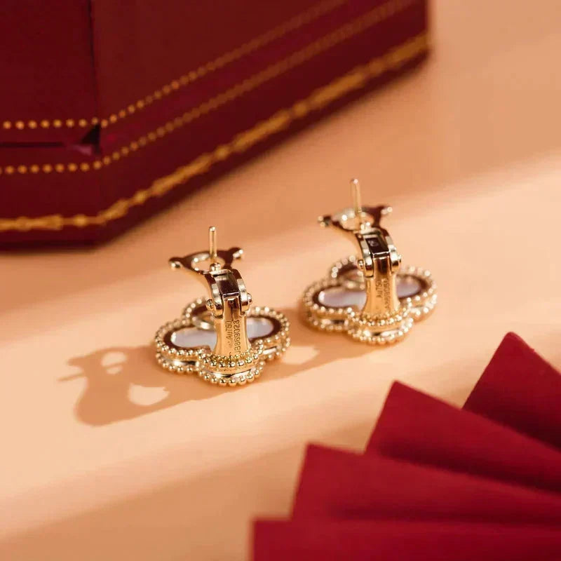 [Kaelin Vow]CLOVER MEDIUM 1 MOTIFS  WHITE MOP STUD EARRINGS