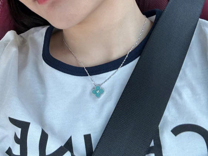 [Kaelin Vow]CLOVER 1 DIAMOND LIGHT BLUE SILVER NECKLACE