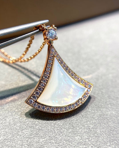 [Kaelin Vow]DREAM-HALSKETTE AUS ROSÉGOLD MIT DIAMANTBESETZTER PERLMUTT-OVALSCHNITT-PERLE
