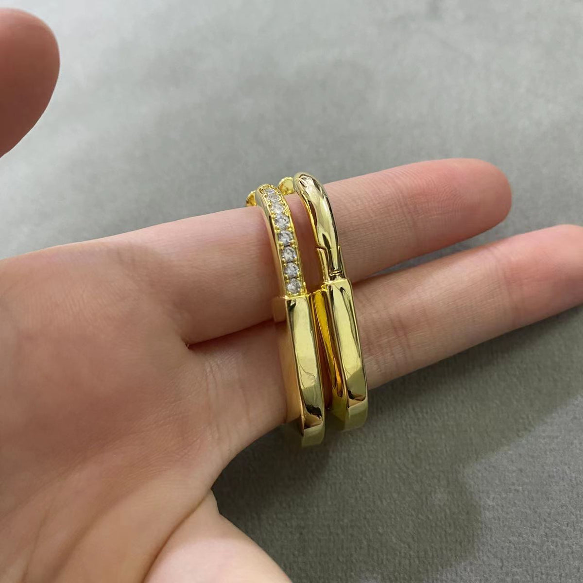 [Kaelin Vow]LOCK MEDIUM DIAMNOND EARRINGS