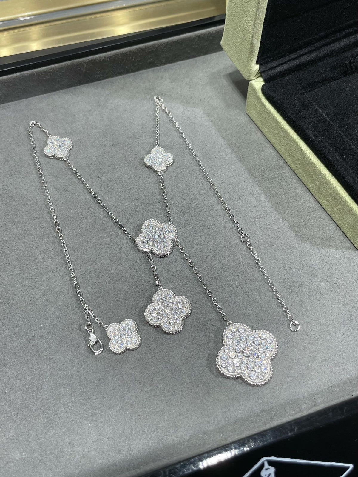 [Kaelin Vow]CLOVER 6 MOTIF DIAMOND PAVED NECKLACE