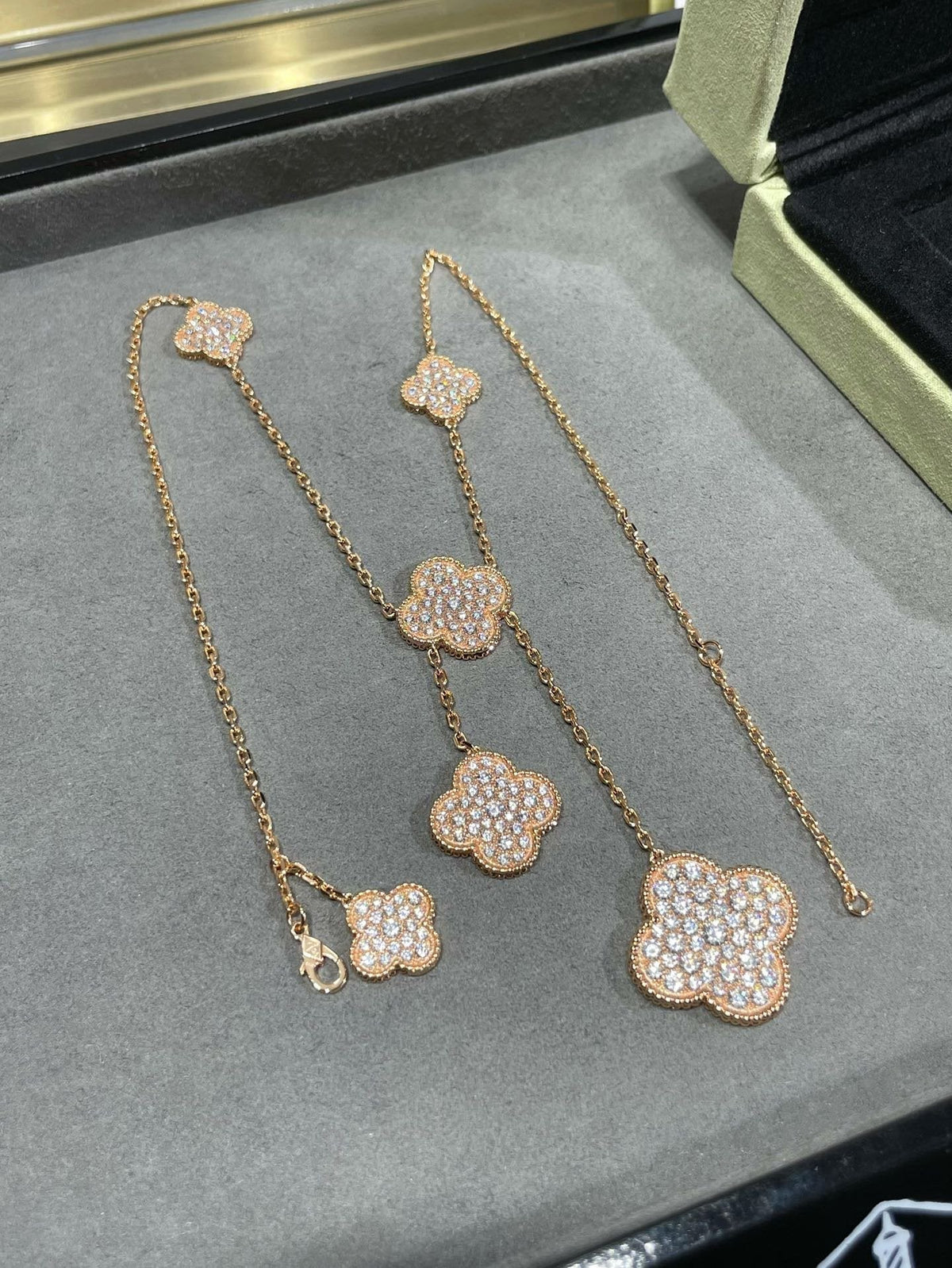 [Kaelin Vow]CLOVER 6 MOTIF DIAMOND PAVED NECKLACE