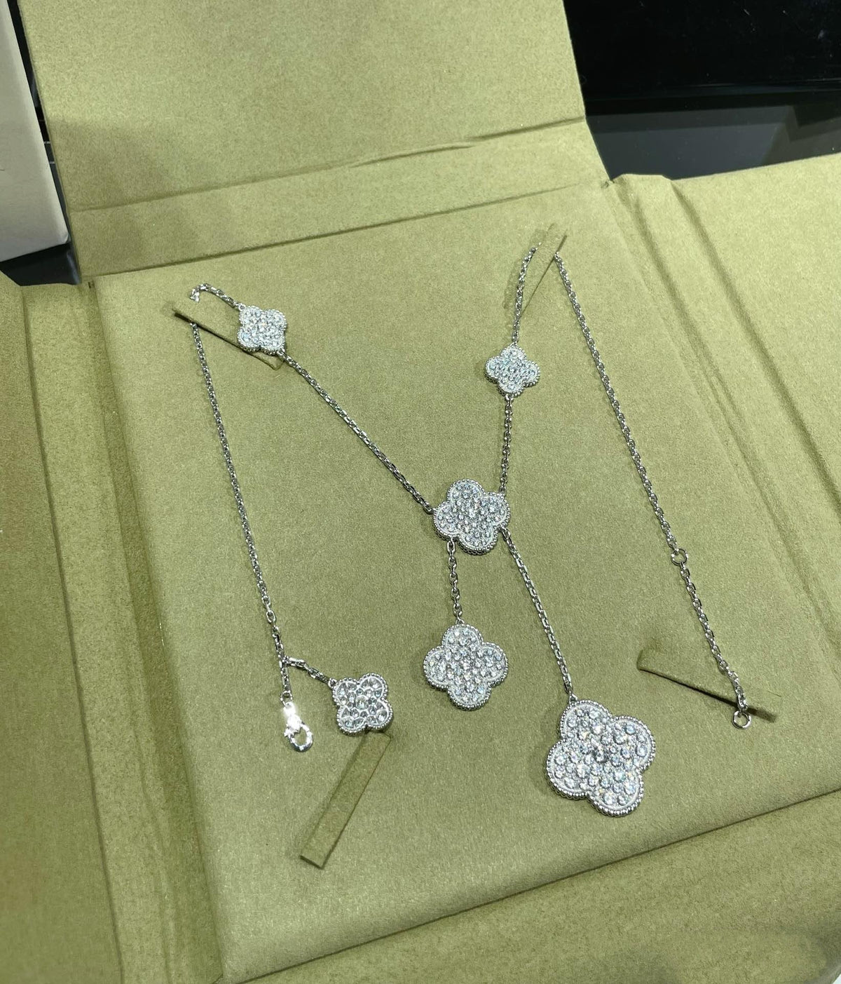 [Kaelin Vow]CLOVER 6 MOTIF DIAMOND PAVED NECKLACE