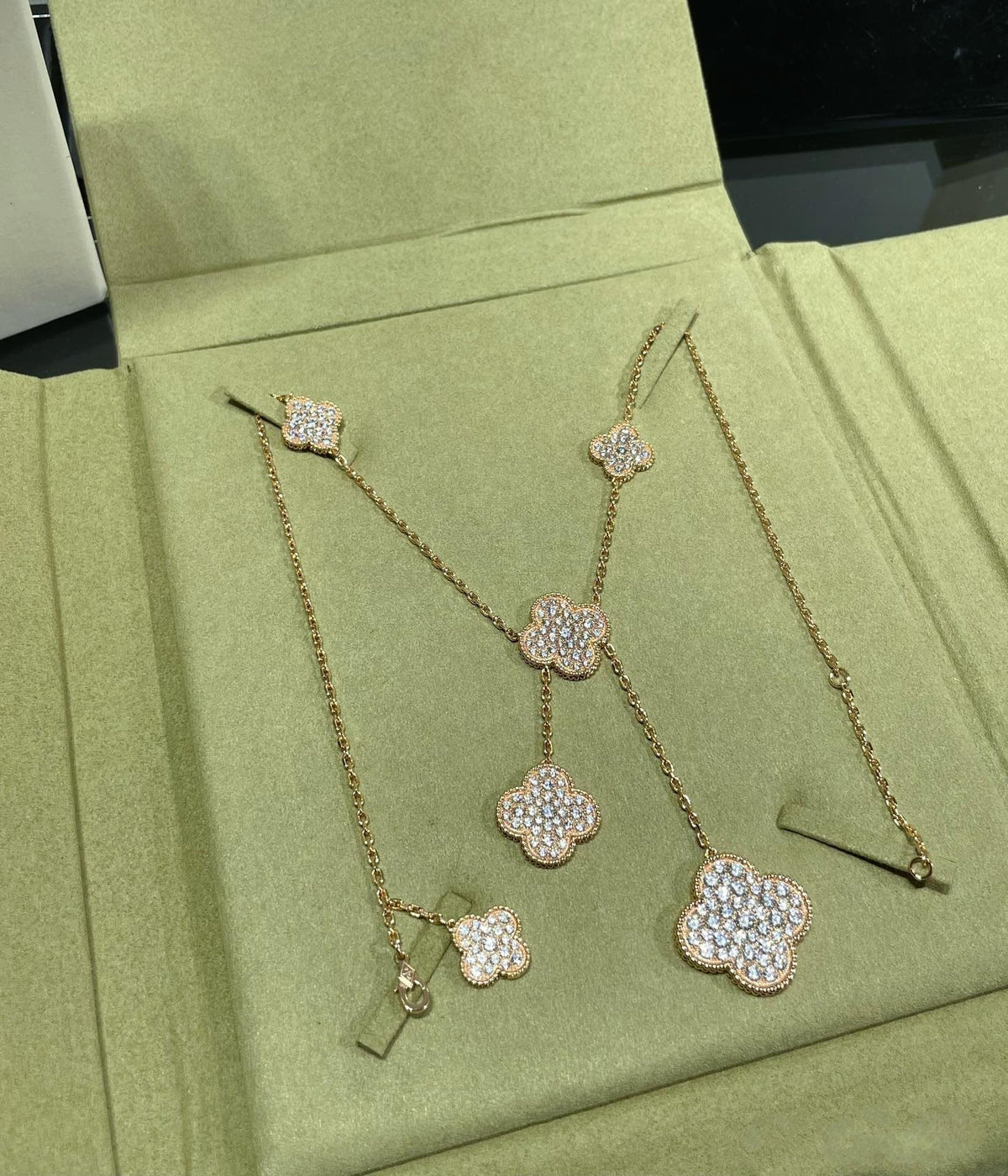 [Kaelin Vow]CLOVER 6 MOTIF DIAMOND PAVED NECKLACE