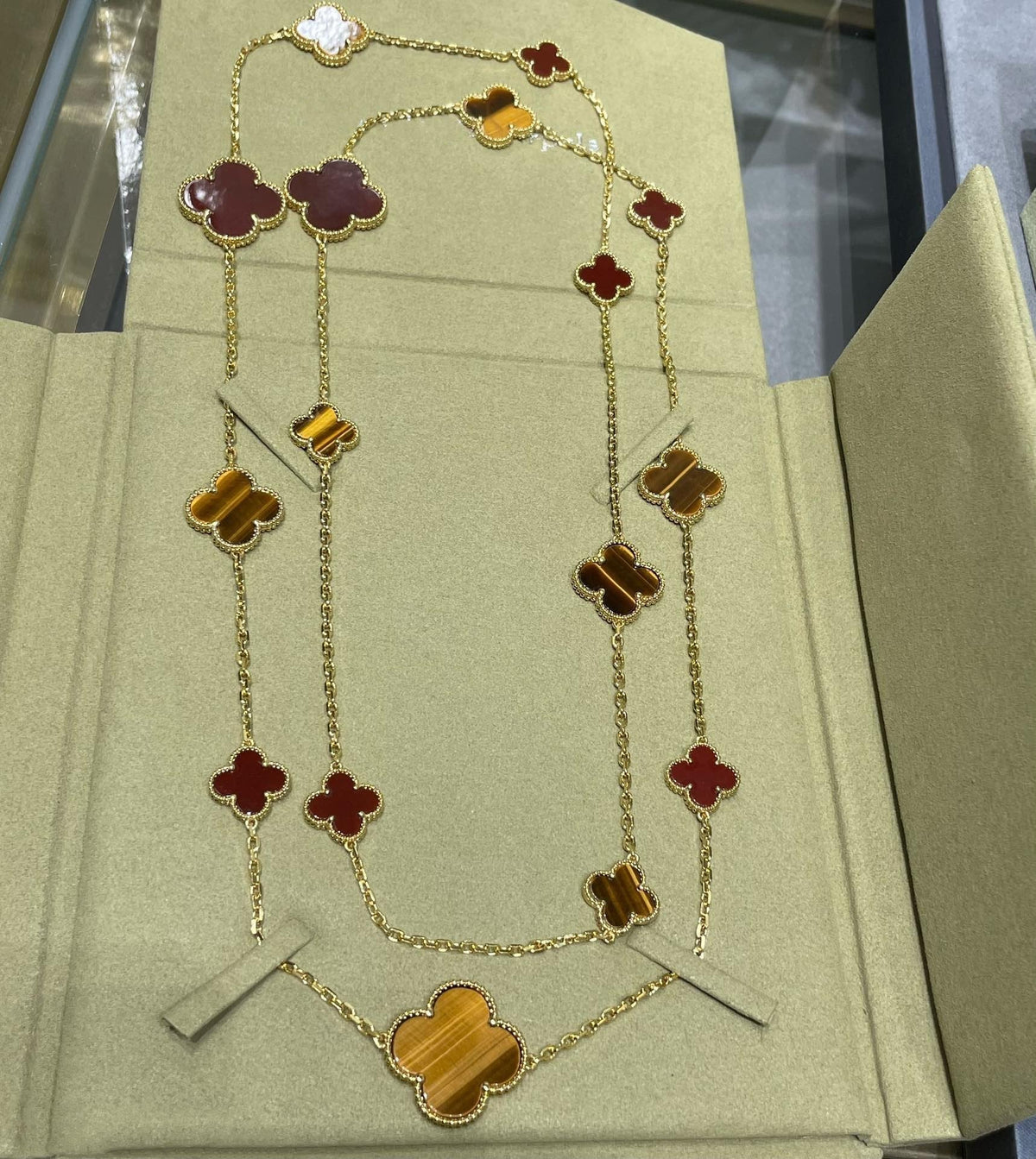 [Kaelin Vow]CLOVER 16 MOTIF CARNELIAN TIGER EYE ROSE GOLD NECKLACE