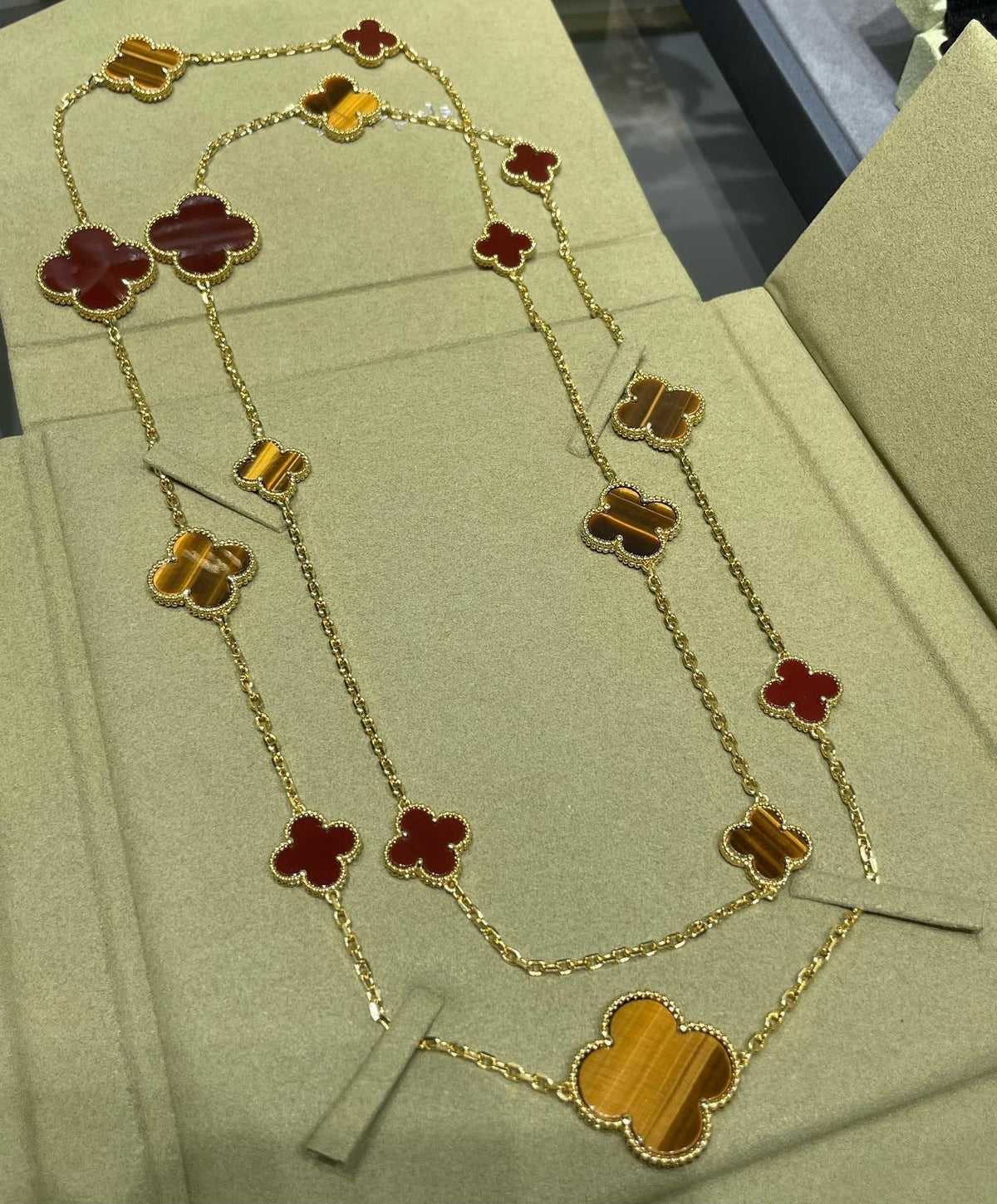 [Kaelin Vow]CLOVER 16 MOTIF CARNELIAN TIGER EYE ROSE GOLD NECKLACE