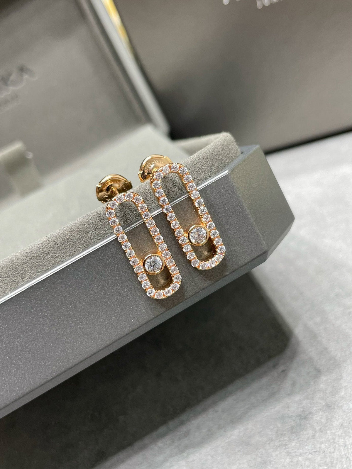 [Kaelin Vow]MOVE UNO STUD DIAMOND PAVED EARRINGS