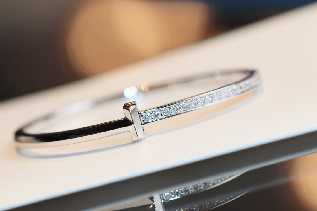 [Kaelin Vow]NARROW T1 HINGED BANGLE DIAMOND SILVER