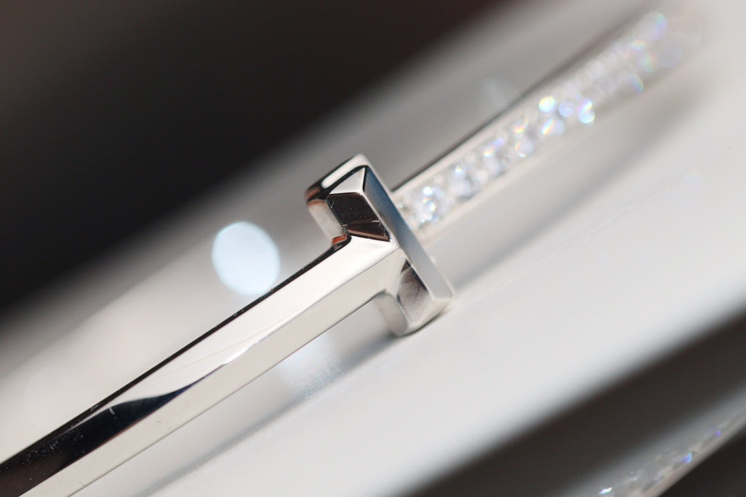 [Kaelin Vow]NARROW T1 HINGED BANGLE DIAMOND SILVER