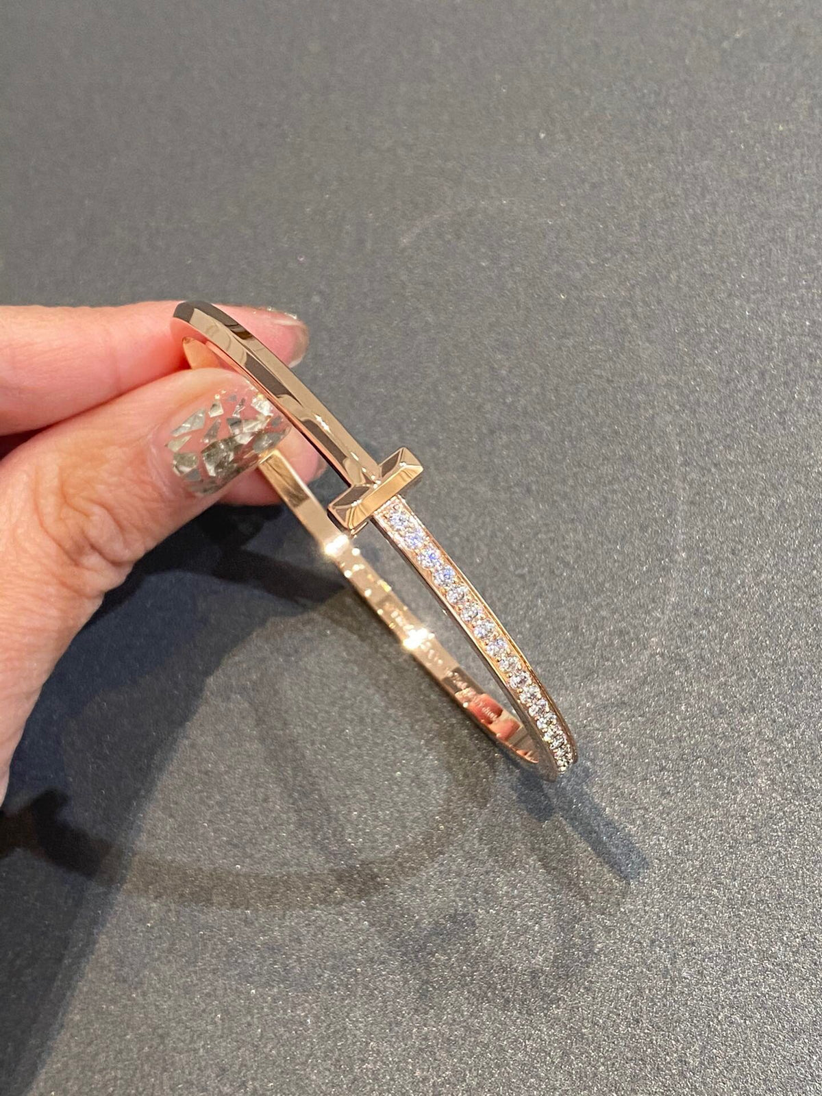[Kaelin Vow]NARROW T1 SCHARNIER-ARMBAND ROSÉGOLD MIT DIAMANTEN
