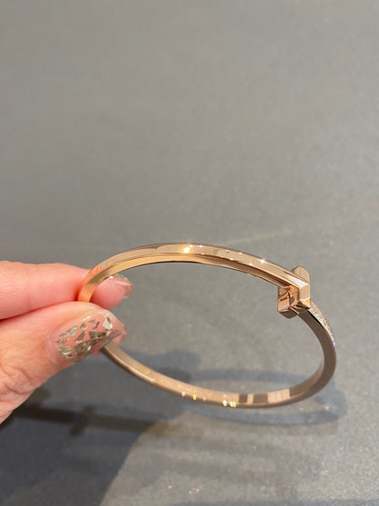 [Kaelin Vow]NARROW T1 SCHARNIER-ARMBAND ROSÉGOLD MIT DIAMANTEN