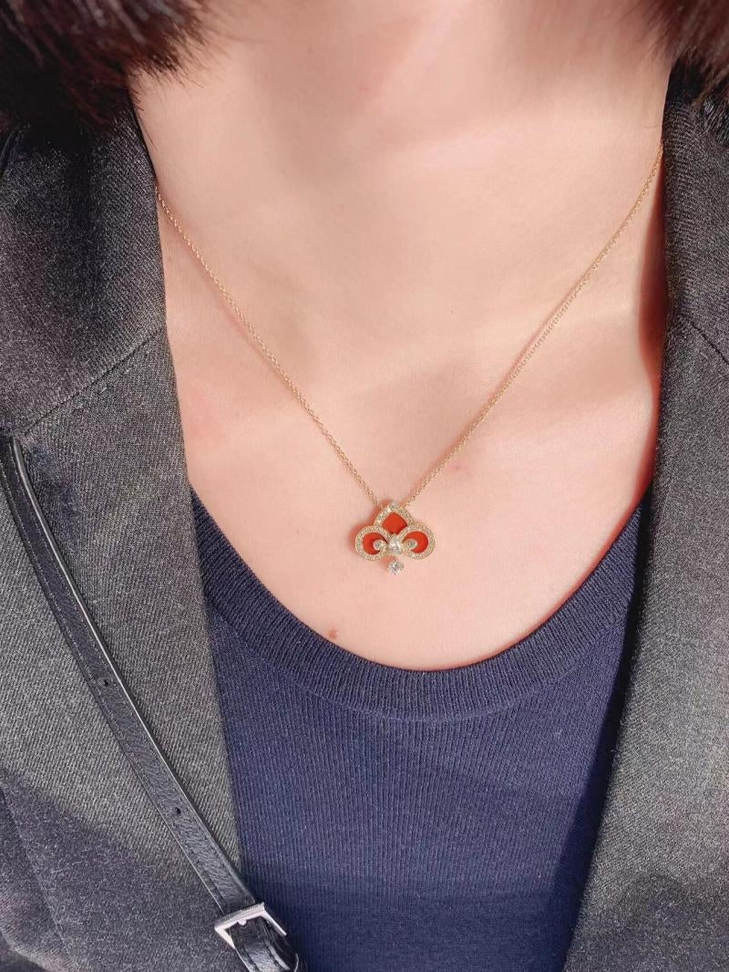 [Kaelin Vow]FLEUR DE LIS HALSKETTE AUS ROSÉGOLD MIT DIAMANTEN
