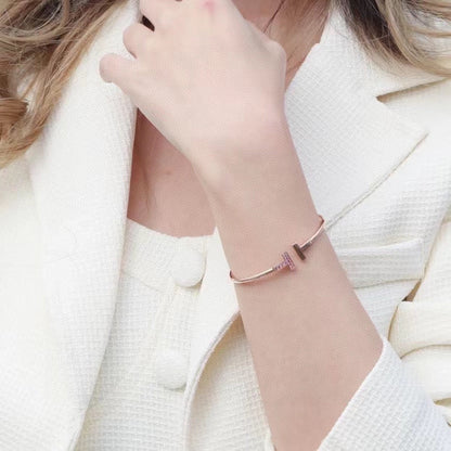 [Kaelin Vow]T ROSÉGOLD-ARMBAND MIT ROSÉ-DIAMANTEN