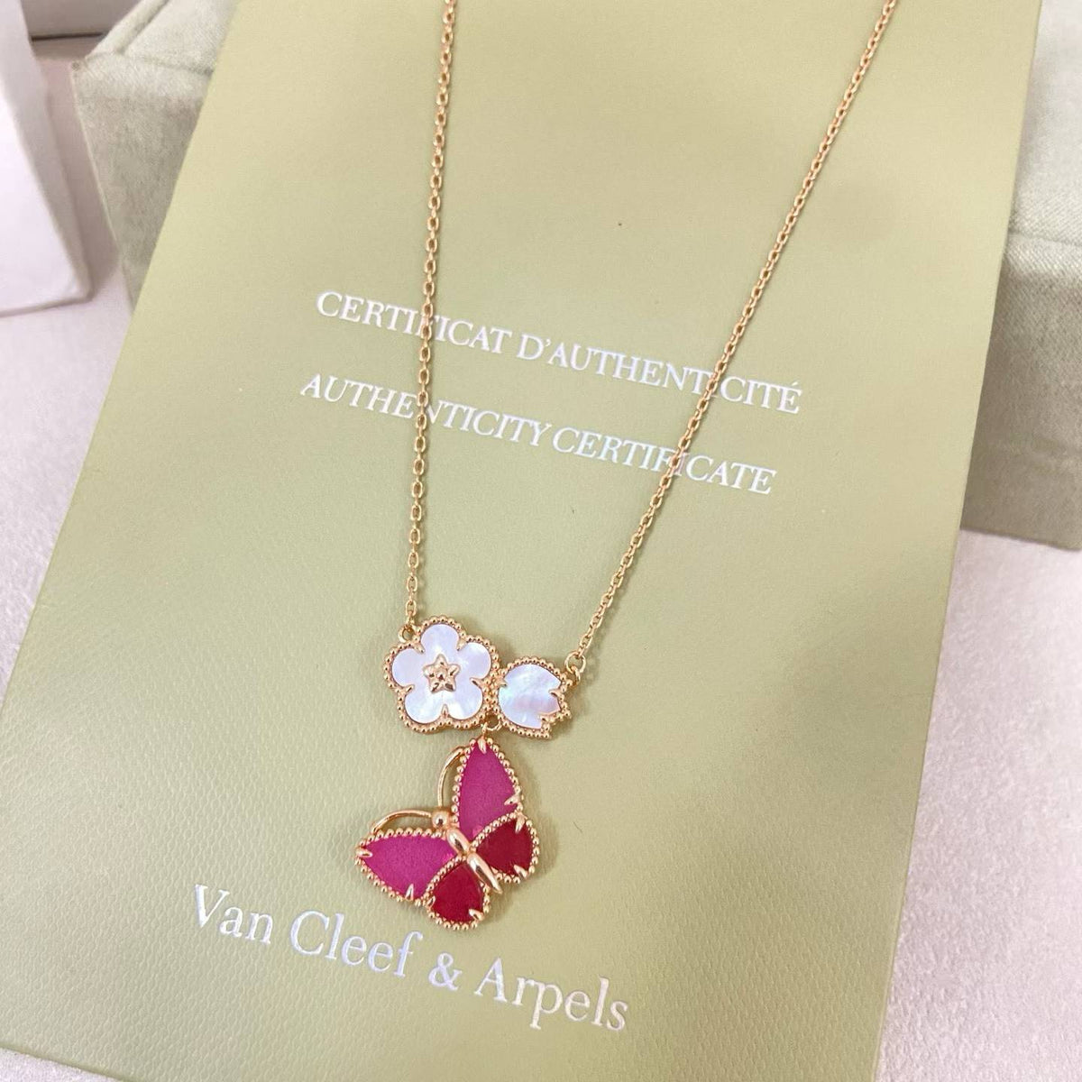 [Kaelin Vow]ROSE QUARTZ THREE‑IN‑ONE BUTTERFLY NECKLACE