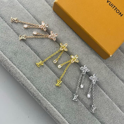 [Kaelin Vow]PFLAUMENFARBENE DIAMANT-BUCHSTABENOHRRINGE