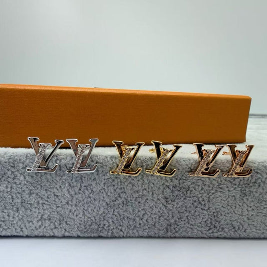 [Kaelin Vow]LETTER STUDS WITH STONES