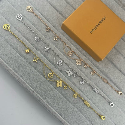 [Kaelin Vow]GLATTES MULTI-BLUMEN-ARMBAND