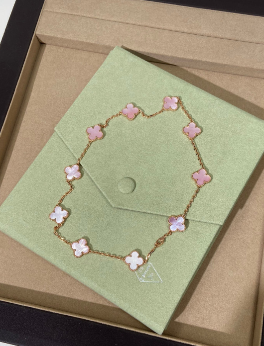 [Kaelin Vow Jewellery] Rosa Halskette mit zehn Kleeblättern