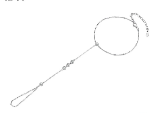 Armband mit Quastenanhänger