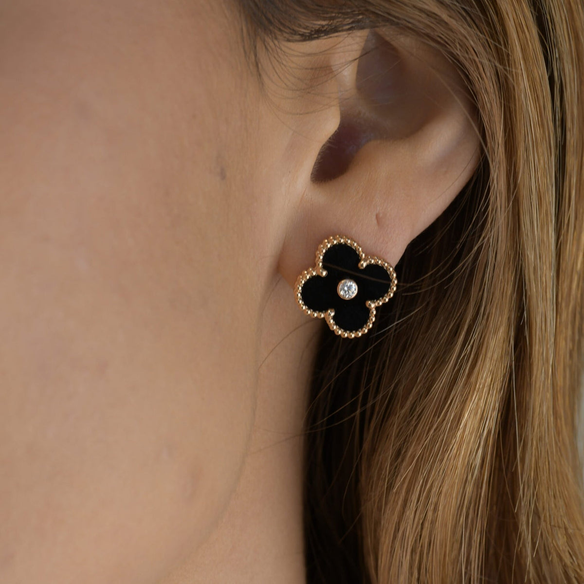 [Kaelin Vow]CLOVER MEDIUM 1 MOTIFS ONYX DIAMOND EARRINGS