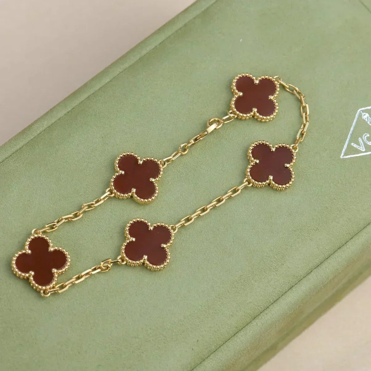 [Kaelin Vow] CLOVER 5 MOTIF RED CORNELIAN BRACELET COLLECTION