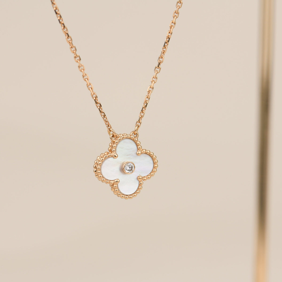 [Kaelin Vow]CLOVER 15MM DIAMOND WHITE FRITILLARIA NECKLACE