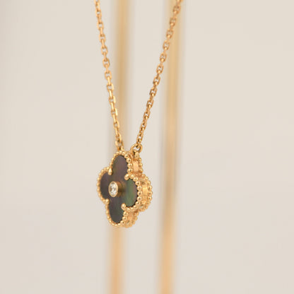 [Kaelin Vow]CLOVER 15MM DIAMOND AND MOTHER-OF-GREY NECKLACE