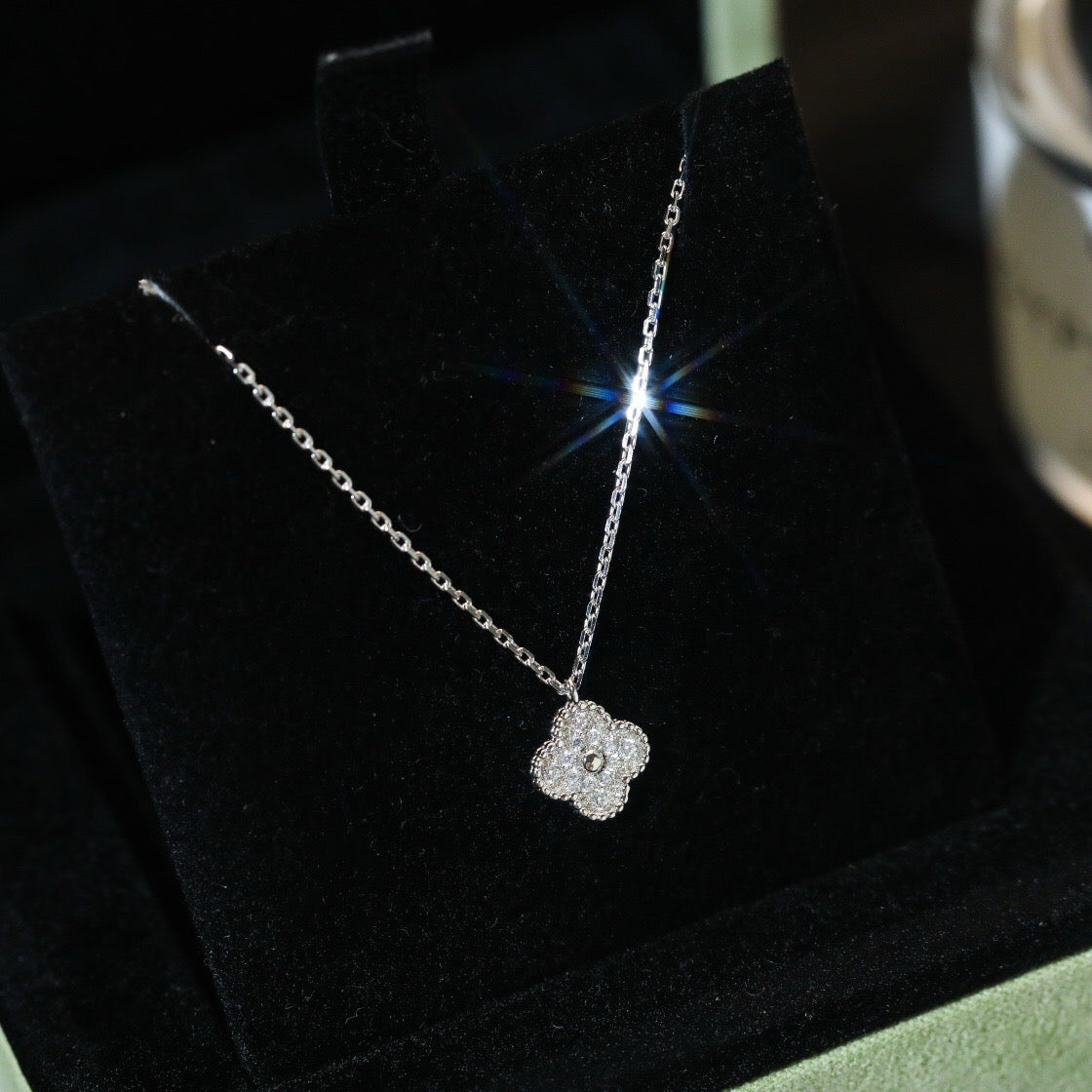 [Kaelin Vow]CLOVER MINI 9.5MM PENDANT DIAMOND NECKLACE