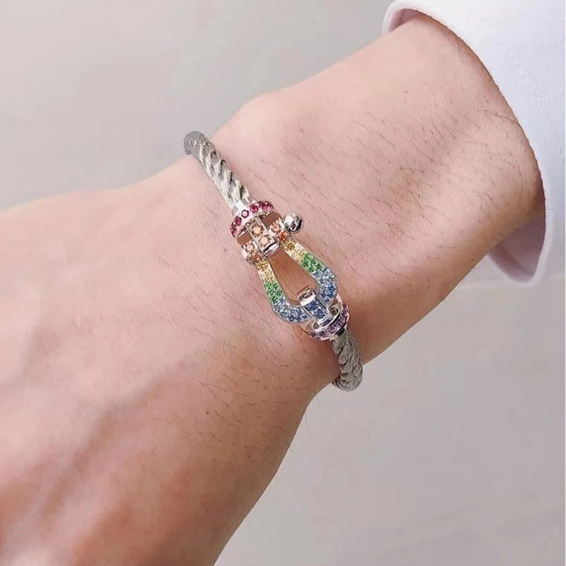 [Kaelin Vow]FORCE GROSSES HUFEISEN-ARMBAND MIT FARBIGEM DIAMANTEN AUS ROSÉGOLD