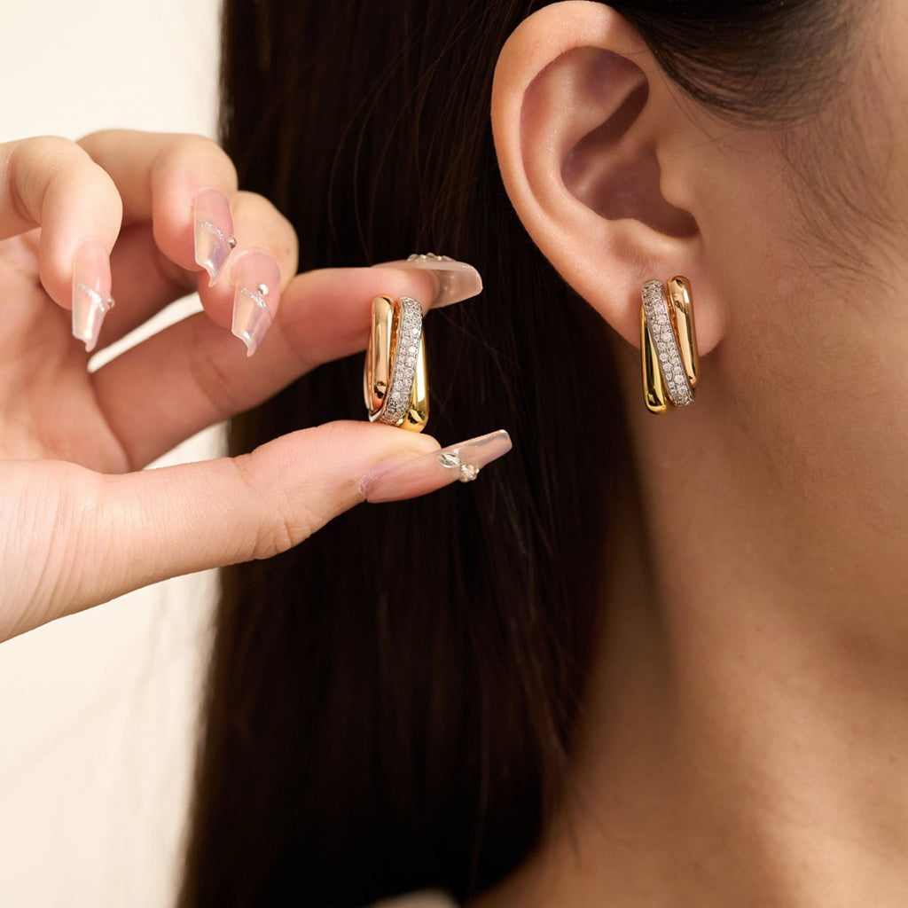 [Kaelin Vow]TRINITY HALF DIAMOND  CUSHION EARRINGS