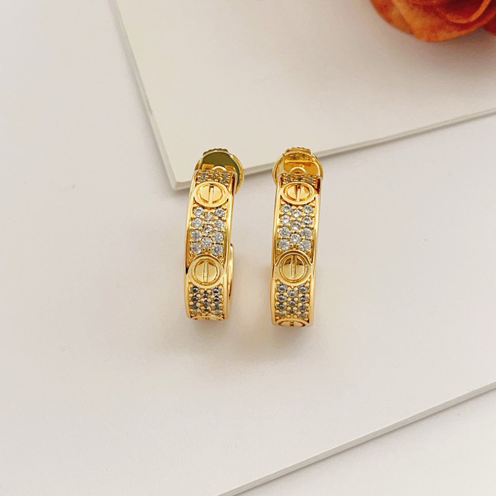 [Kaelin Vow]LOVE 5.5MM DIAMOND PAVED EARRINGS