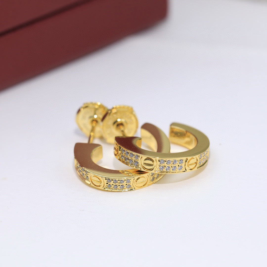 [Kaelin Vow]LOVE 5.5MM DIAMOND PAVED EARRINGS