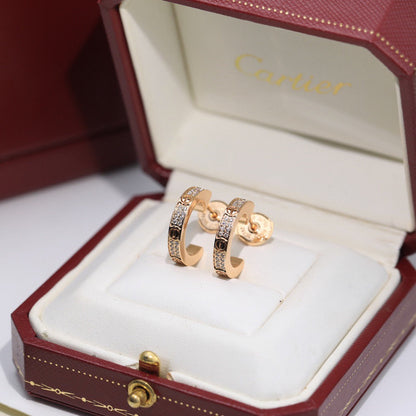 [Kaelin Vow]LOVE 5.5MM DIAMOND PAVED EARRINGS
