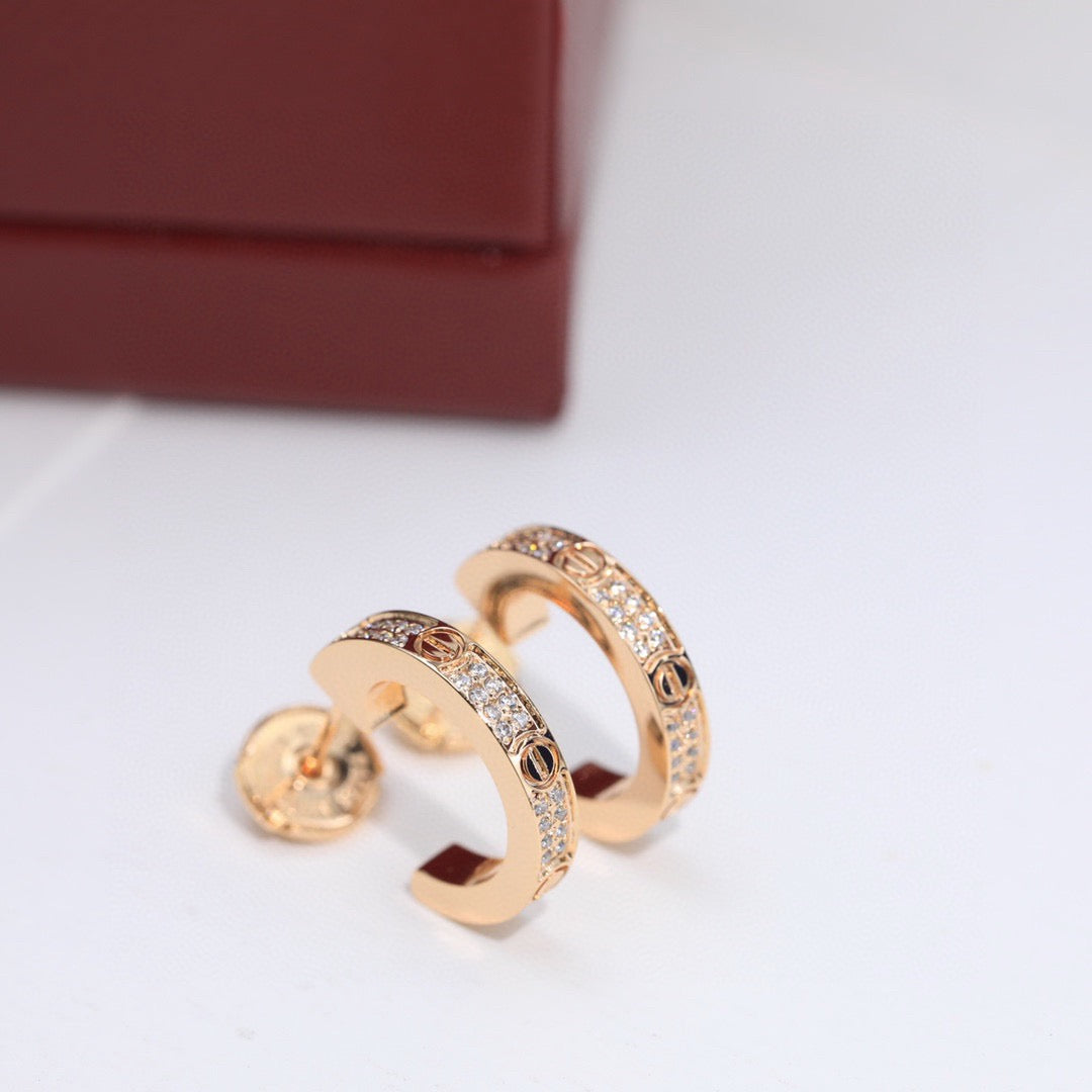 [Kaelin Vow]LOVE 5.5MM DIAMOND PAVED EARRINGS