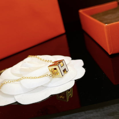 [Kaelin Vow]H WHITE SQUARE GOLD NECKLACE