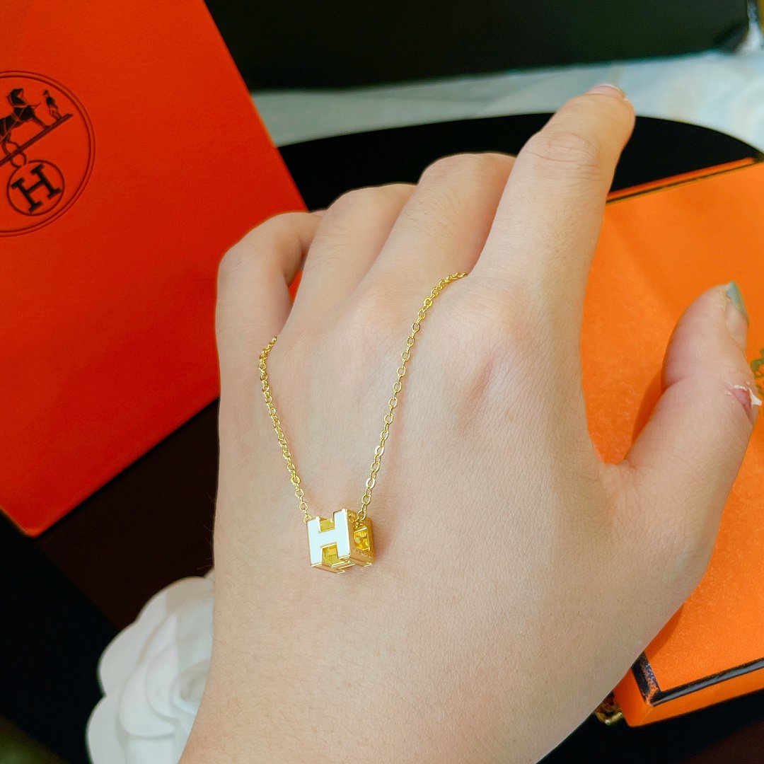 [Kaelin Vow]H WHITE SQUARE GOLD NECKLACE
