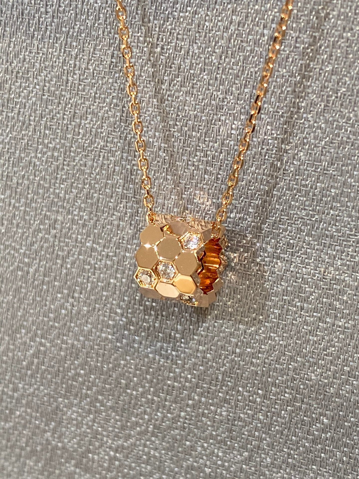 [Kaelin Vow]BEE LOVE DIAMOND NECKLACE