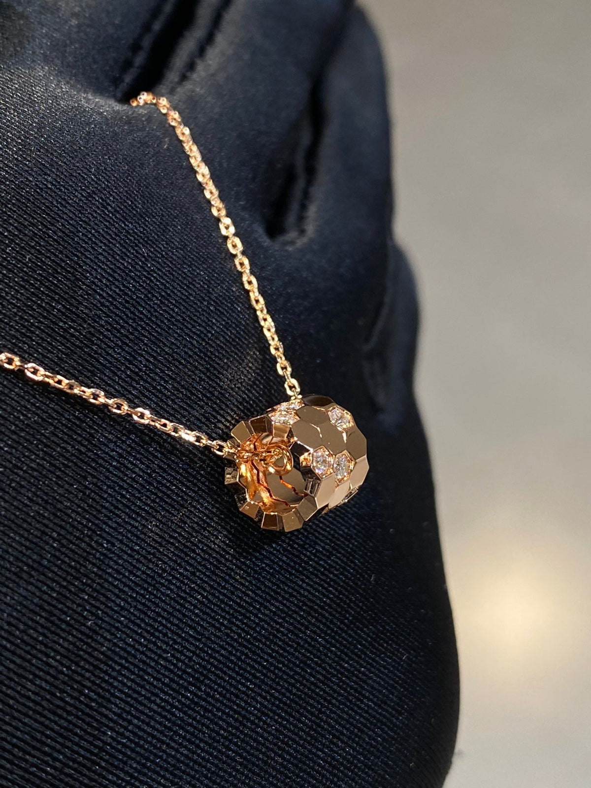 [Kaelin Vow]BEE LOVE DIAMOND NECKLACE
