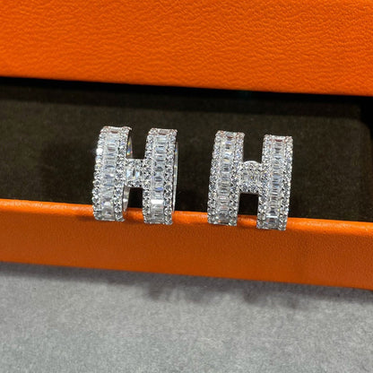[Kaelin Vow]H STUD EARRINGS WITH SILVER DIAMONDS