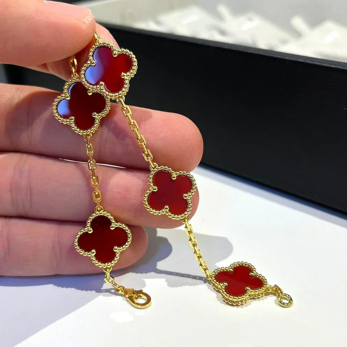 [Kaelin Vow] CLOVER 5 MOTIF RED CORNELIAN BRACELET COLLECTION